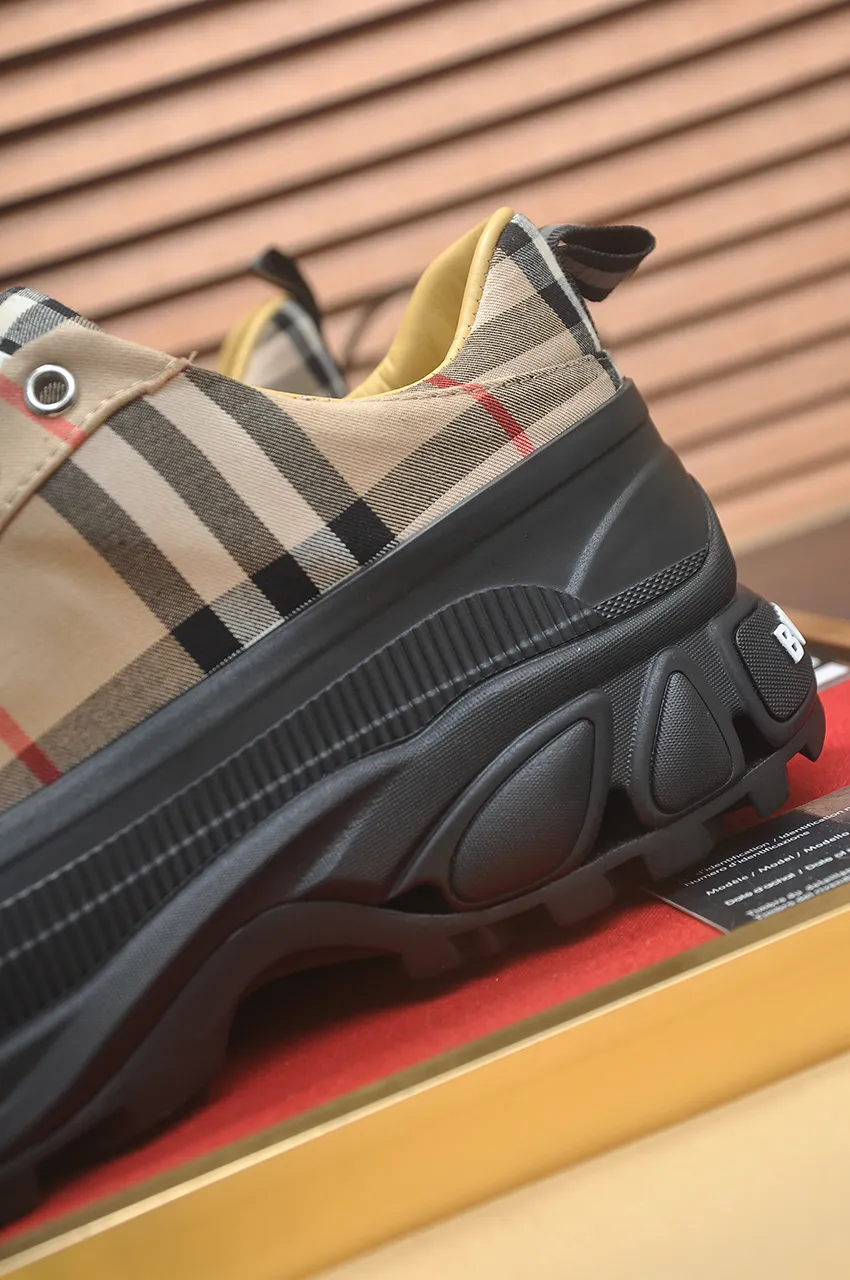 Men's shoes 💰640💶[Burberry] (cowhide lining) classic low-top sneakers｜Imported cowhide with classic plaid fabric｜Cow leather lining｜Original outsole｜Fine workmanship and comfortable to wear Size: 38-44 (customized at 45)